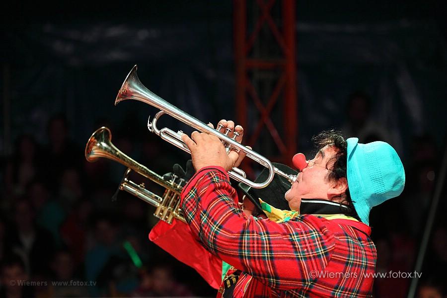 Zirkus Piccolo in Morntal-Muenchingen Mai 2013