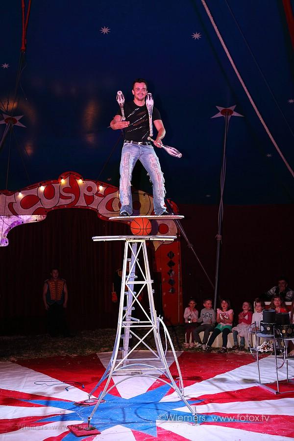 Zirkus Piccolo in Morntal-Muenchingen Mai 2013