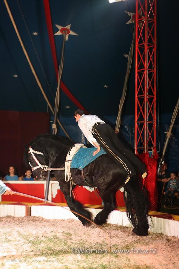 Zirkus Piccolo in Morntal-Muenchingen Mai 2013