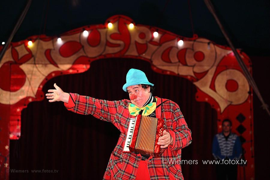 Zirkus Piccolo in Morntal-Muenchingen Mai 2013